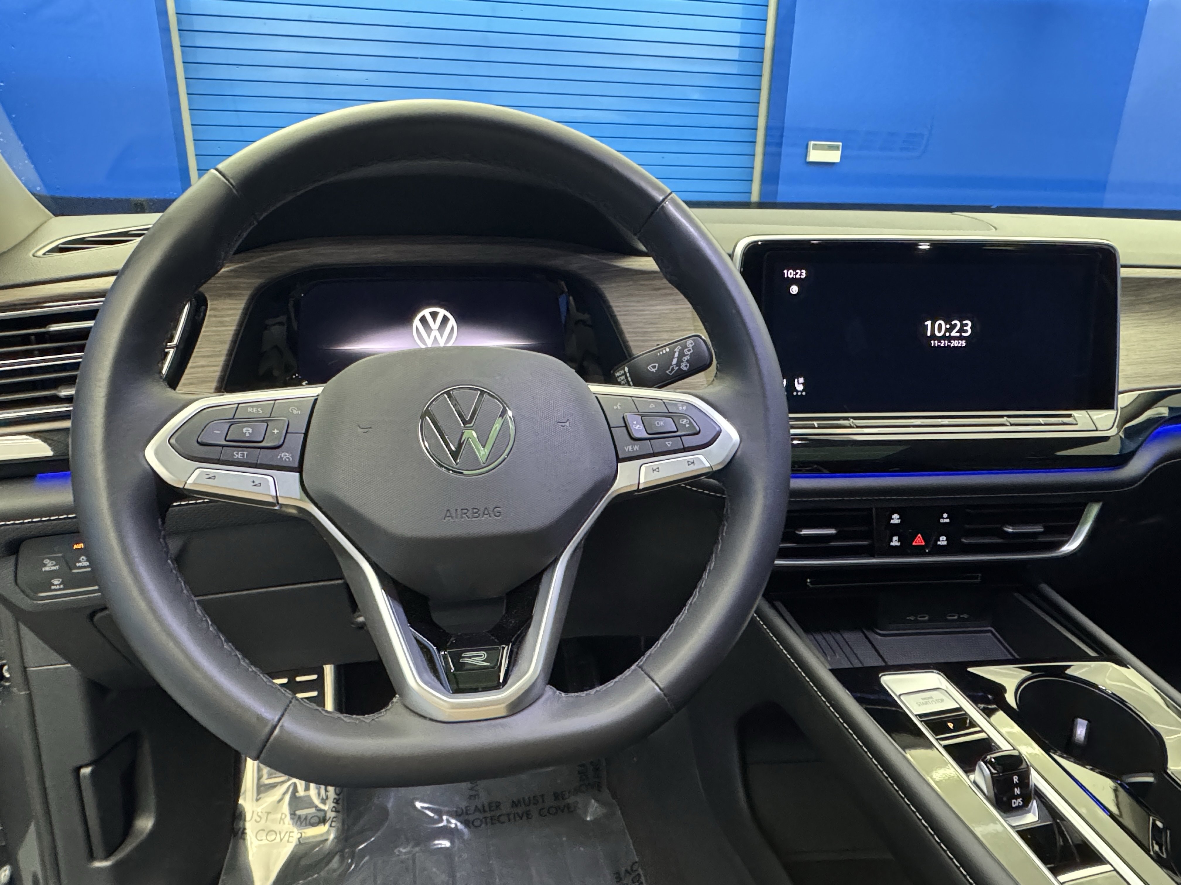 2025 Volkswagen Atlas SEL Premium R-Line photo 2