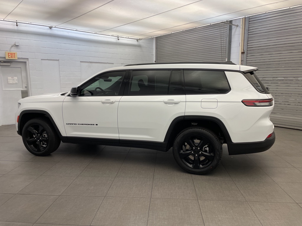 2025 Jeep Grand Cherokee Limited photo 4