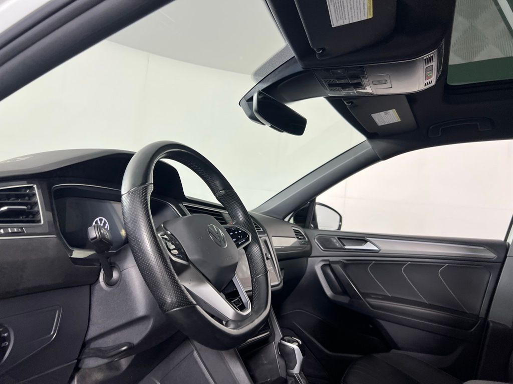 2023 Volkswagen Tiguan SE R-Line Black photo 17