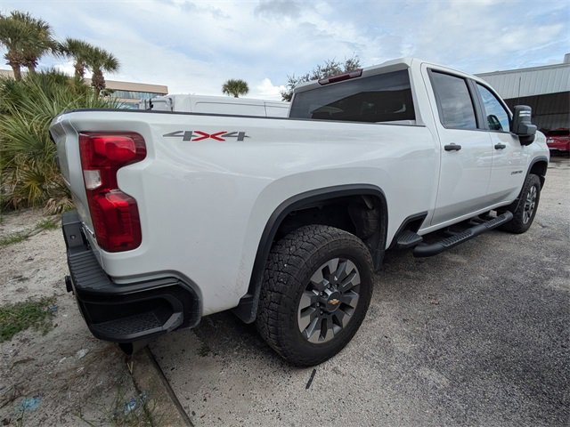 2023 Chevrolet Silverado 2500HD Custom photo 2