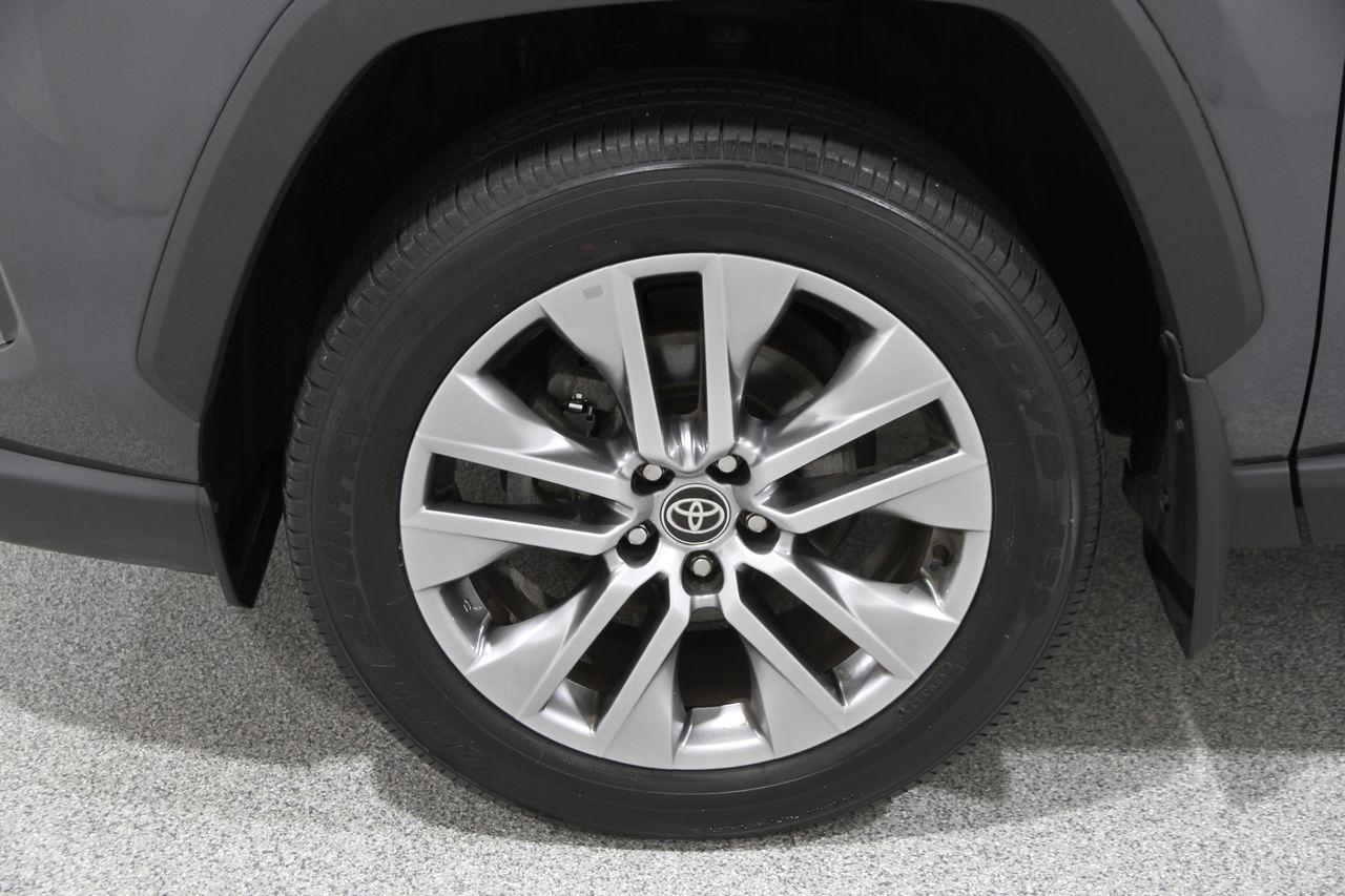 2022 Toyota RAV4 XLE Premium photo 19