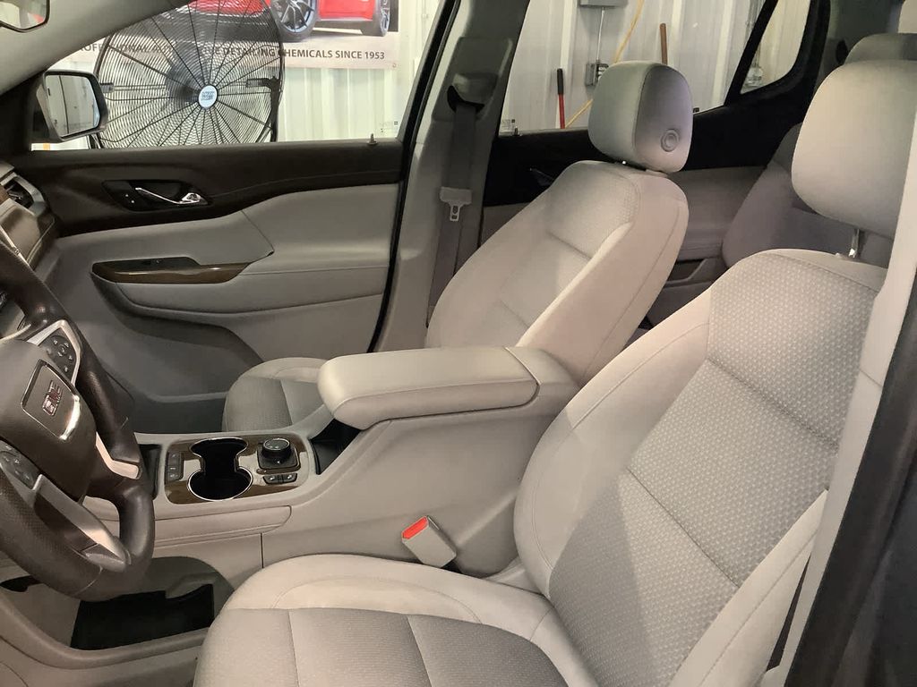 2022 Gmc Acadia SLE photo 25