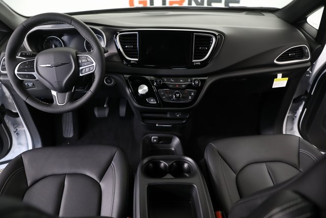 2026 Chrysler Voyager LX photo 21