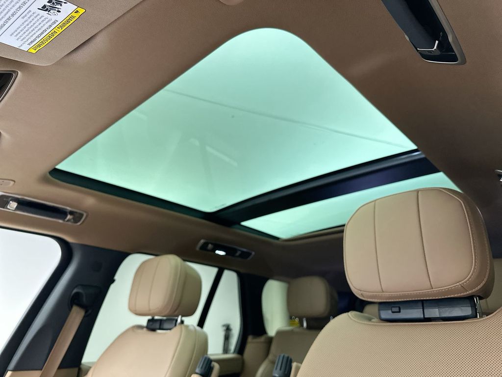 2024 Land Rover Range Rover SE photo 10