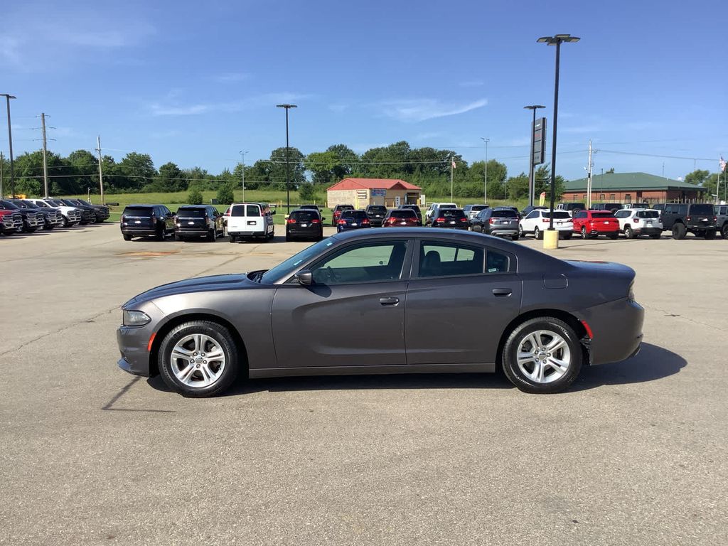 2021 Dodge Charger SXT photo 4