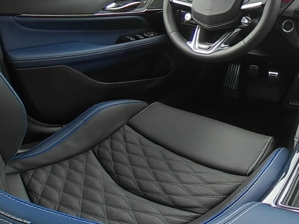 2025 Cadillac CT4 Blackwing photo 11