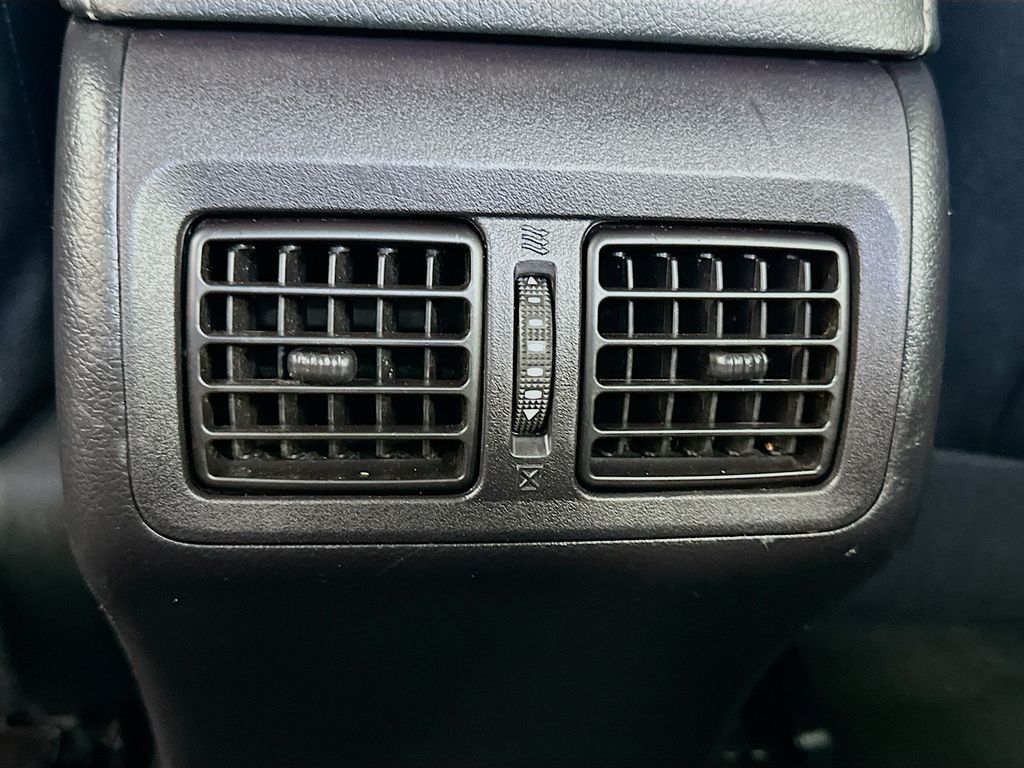 2017 Toyota Camry XLE photo 23