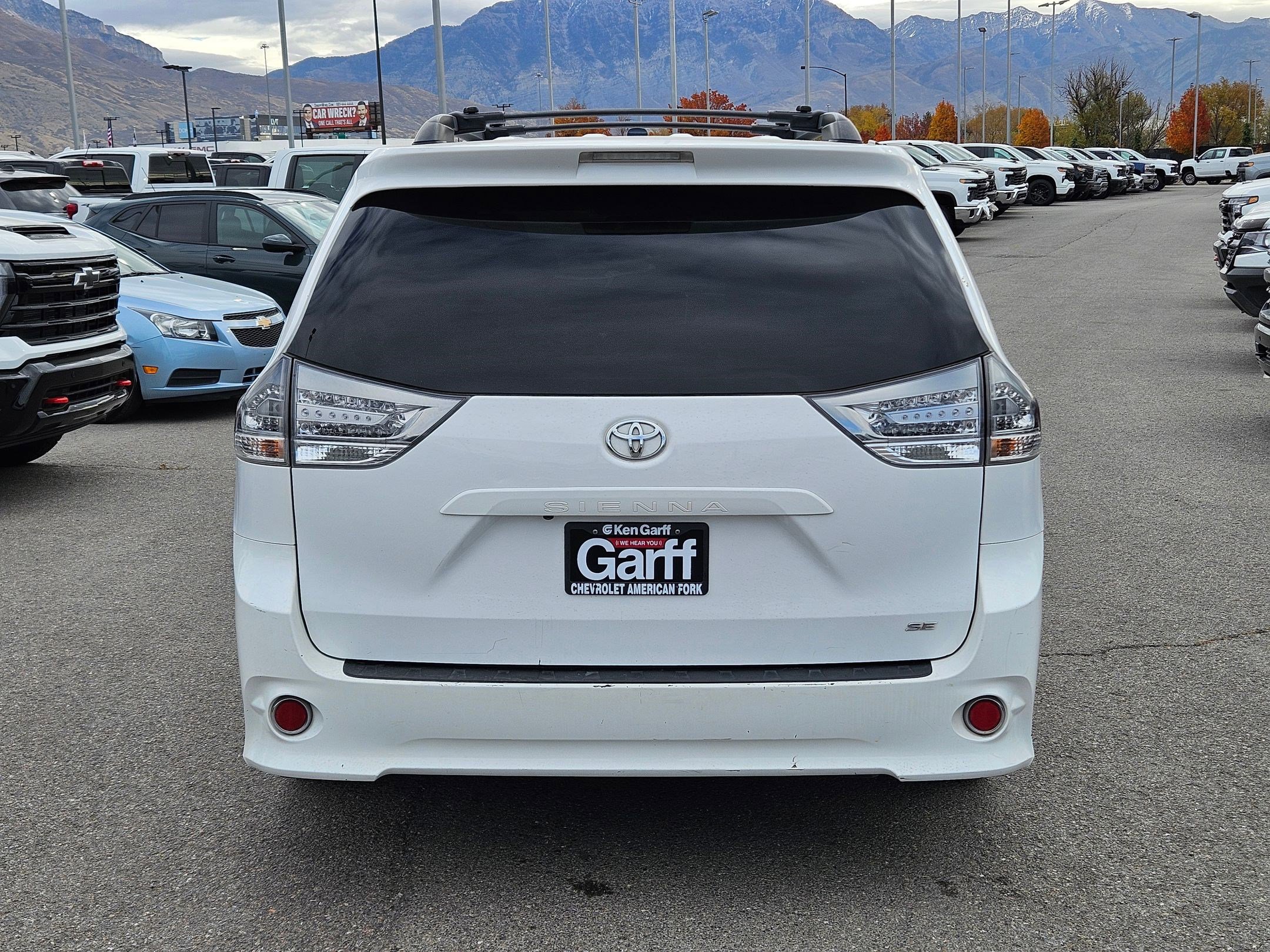 2017 Toyota Sienna SE photo 3