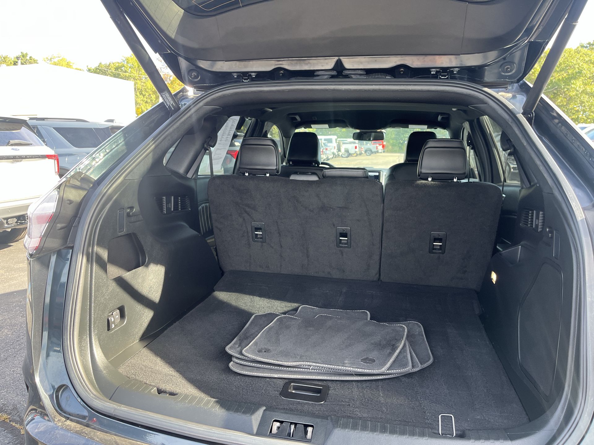 2022 Ford Edge ST photo 3
