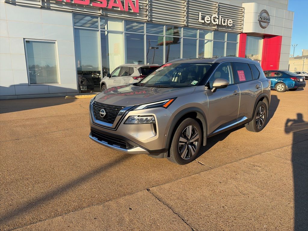 2023 Nissan Rogue Platinum's photo