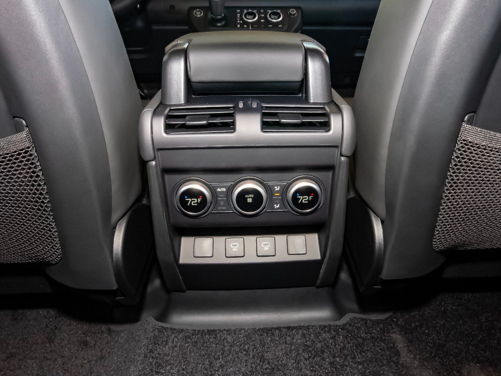 2025 Land Rover Defender 110 X-Dynamic SE photo 45
