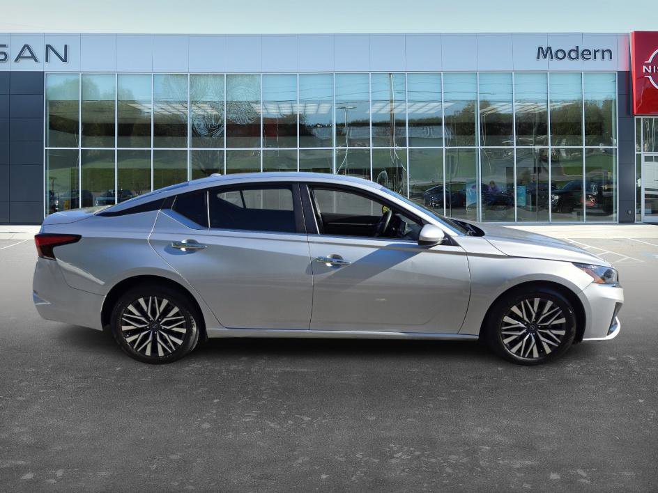 2023 Nissan Altima 2.5 SV photo 4