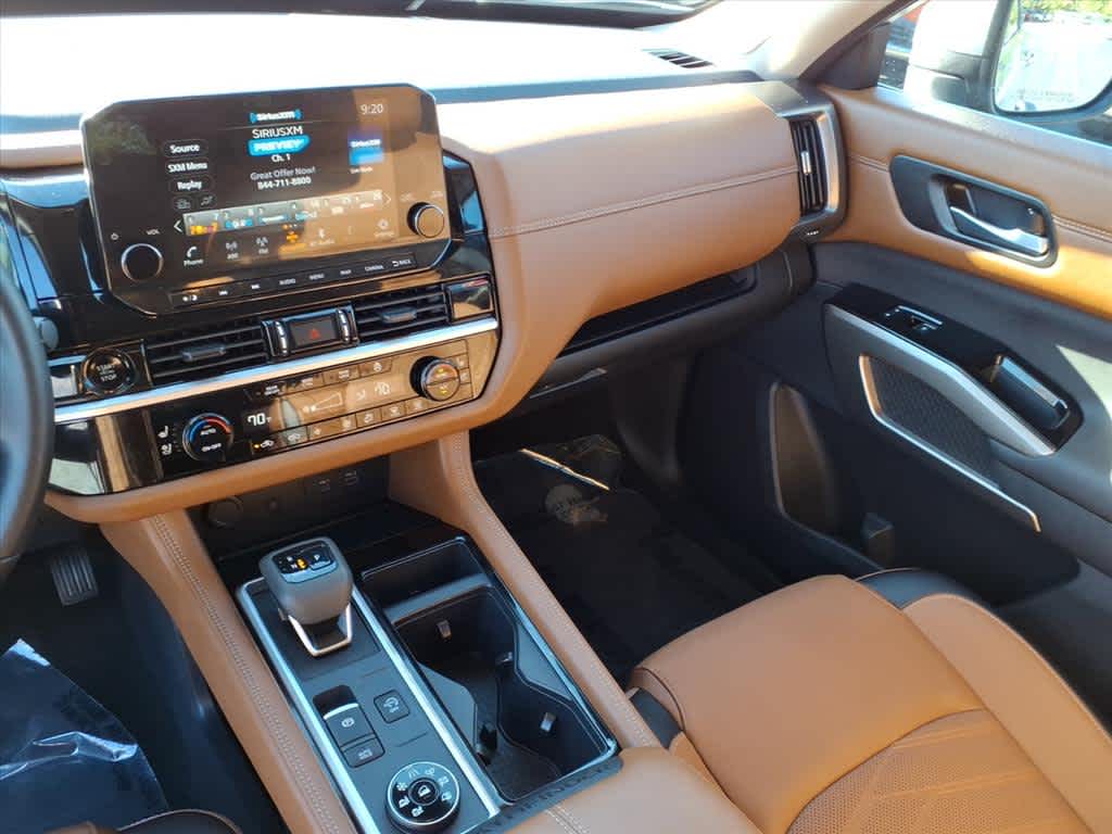 2025 Nissan Pathfinder Platinum photo 11