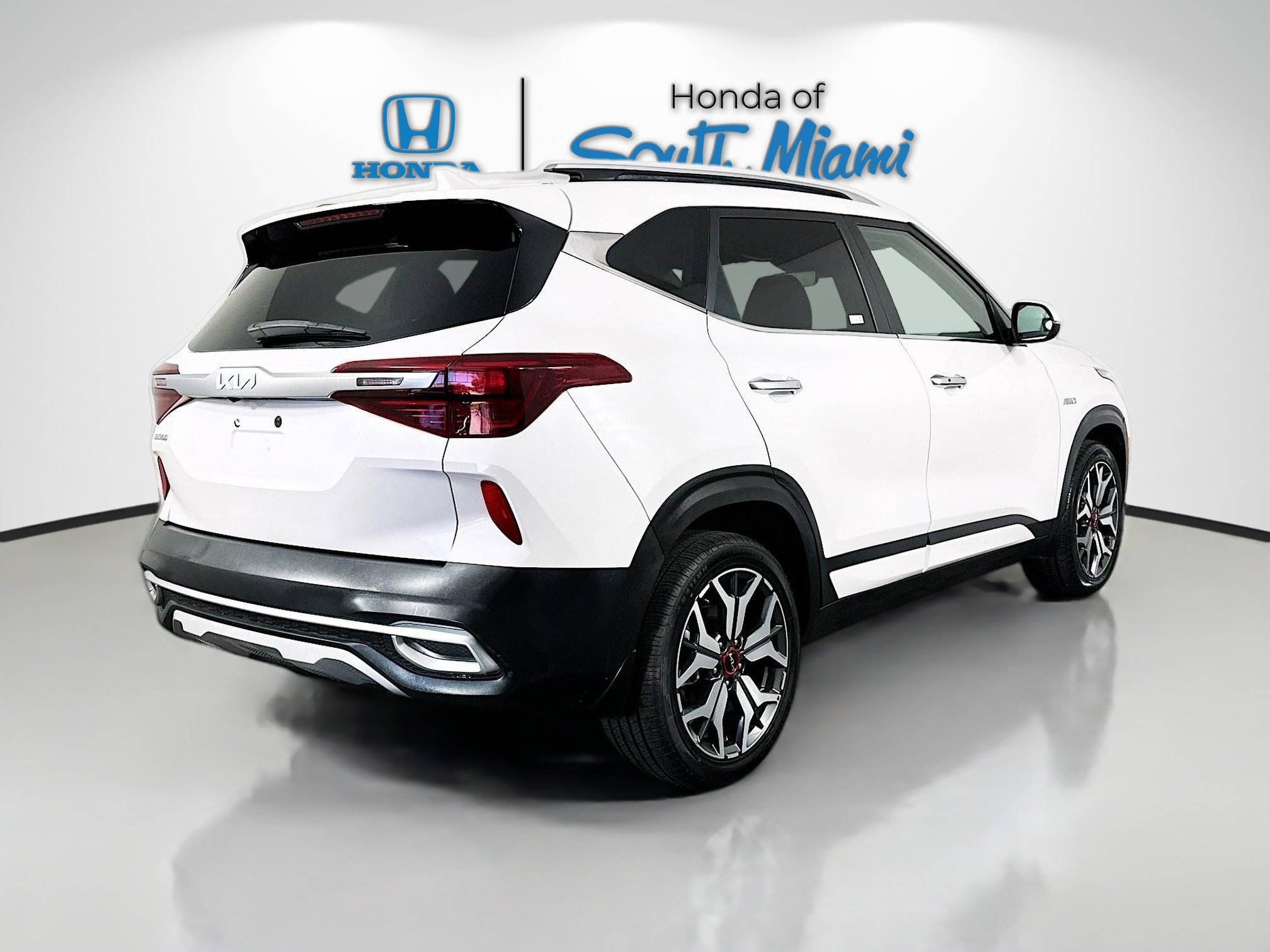 2023 Kia Seltos SX photo 2
