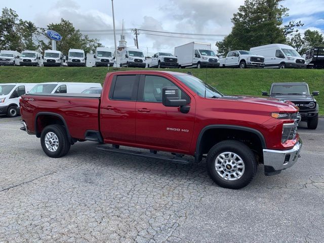 2024 Chevrolet Silverado 2500HD LT photo 2