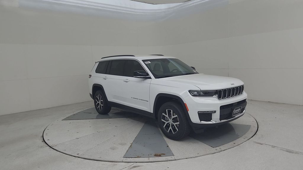 2025 Jeep Grand Cherokee Limited photo 3