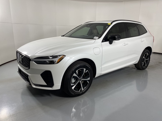 2026 Volvo XC60 Hybrid T8 Core photo 4
