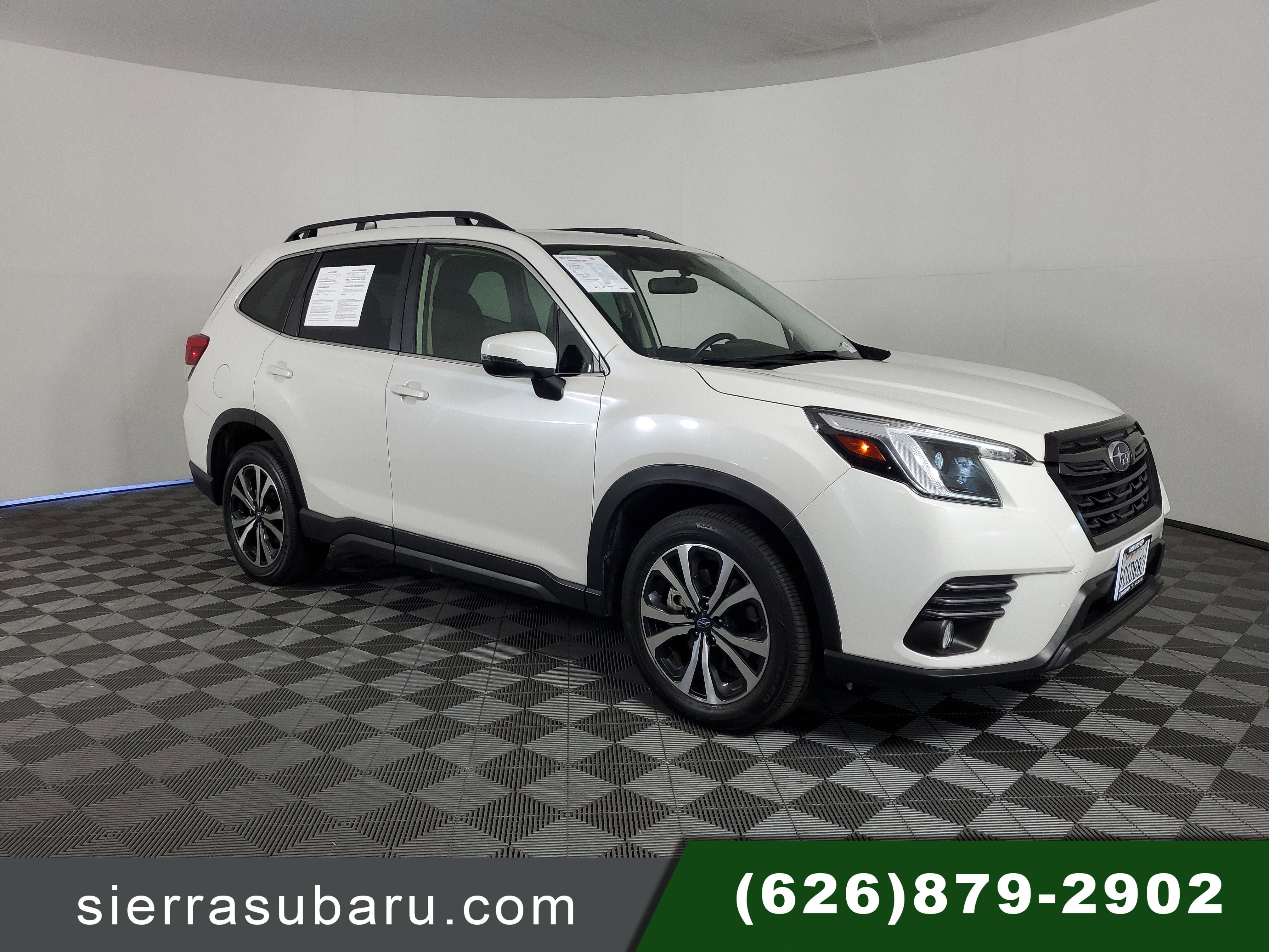Used 2022 Crystal White Pearl Subaru Limited image 1