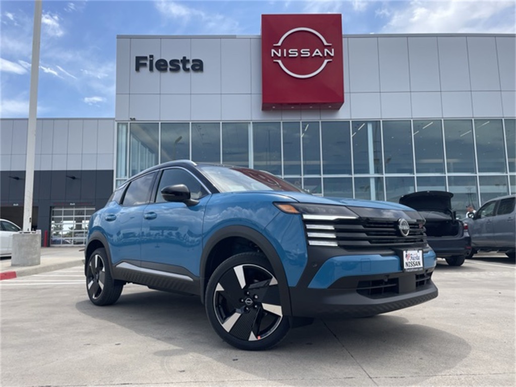 2025 Nissan Kicks SR's photo