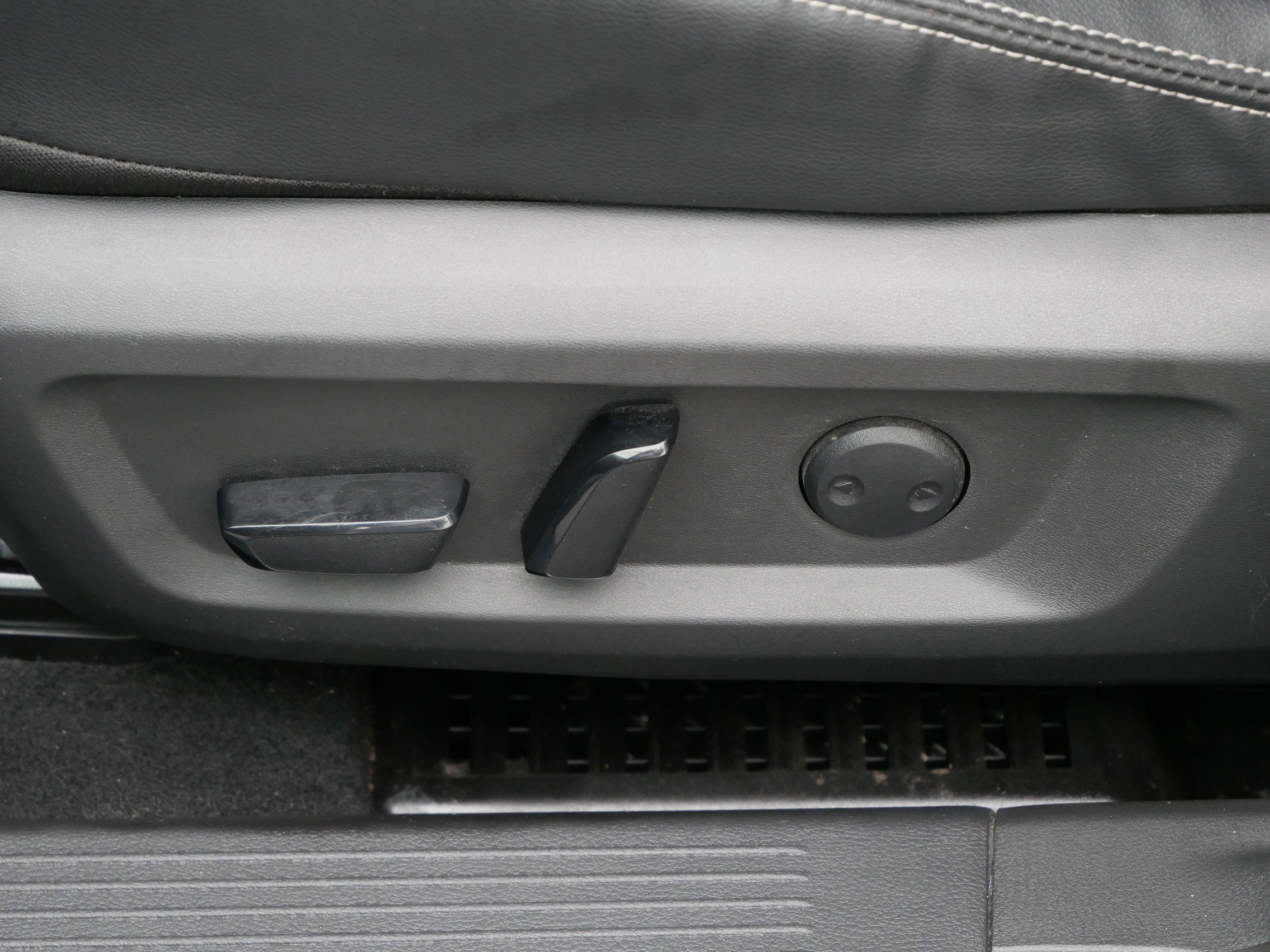 2023 Nissan Rogue SL photo 20