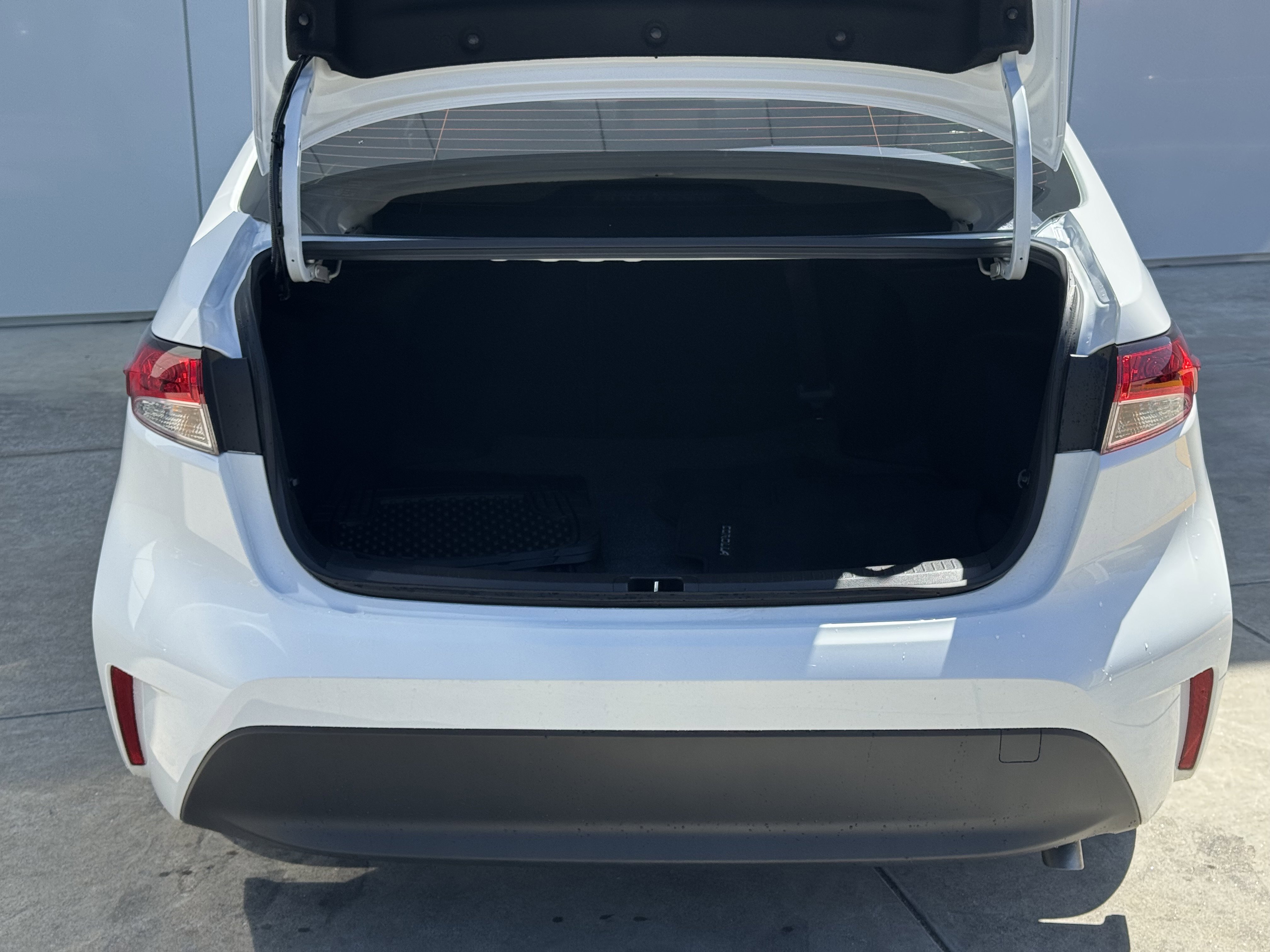 2023 Toyota Corolla Hybrid LE photo 9