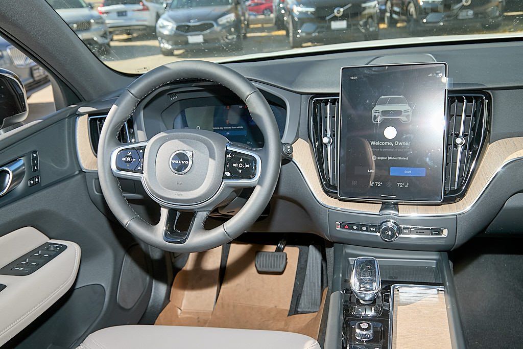2026 VOLVO XC60 - Image 23