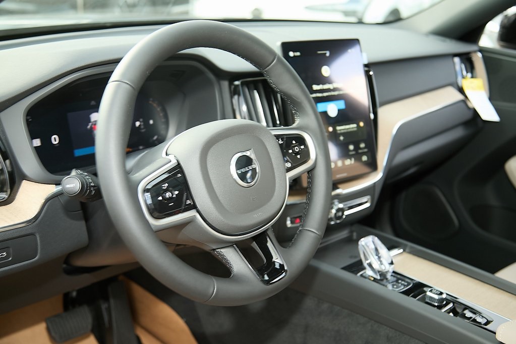 2026 VOLVO XC60 - Image 13