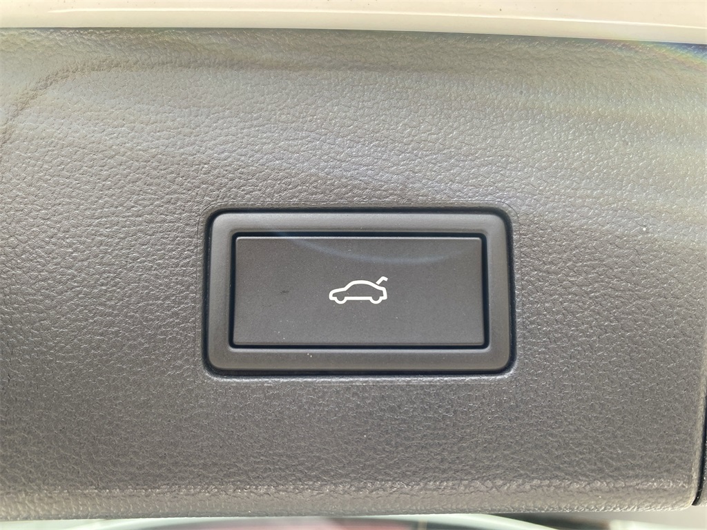 2025 Volkswagen Atlas Peak Edition SE photo 34