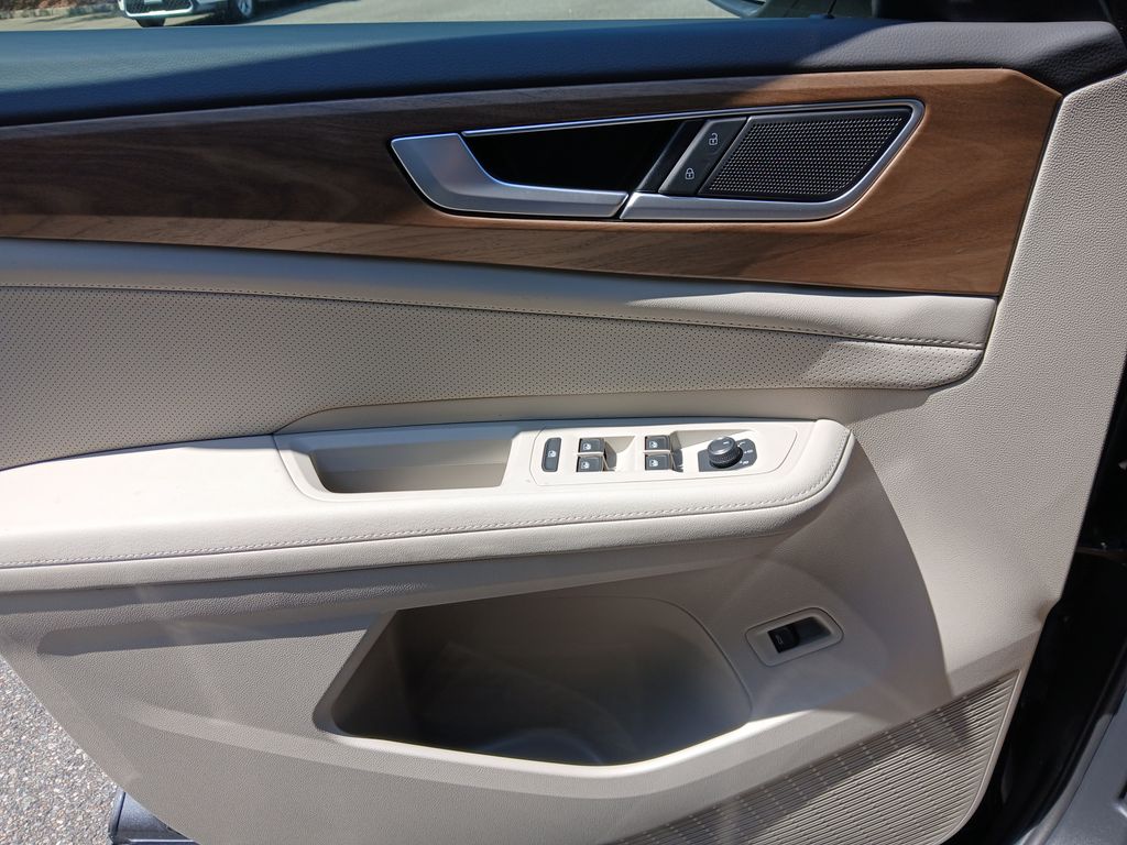2025 Volkswagen Atlas SE Technology photo 10
