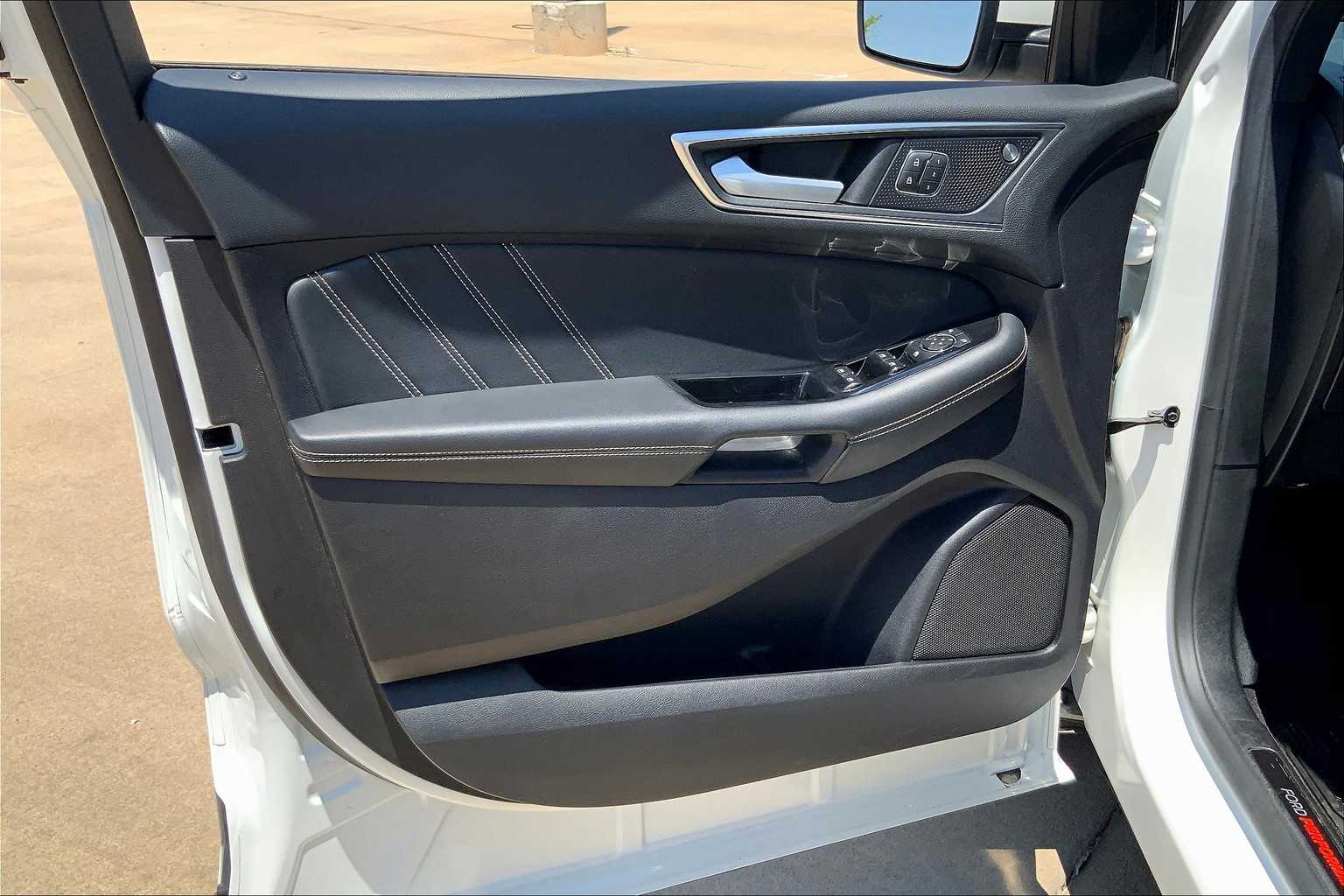 2020 Ford Edge ST photo 22