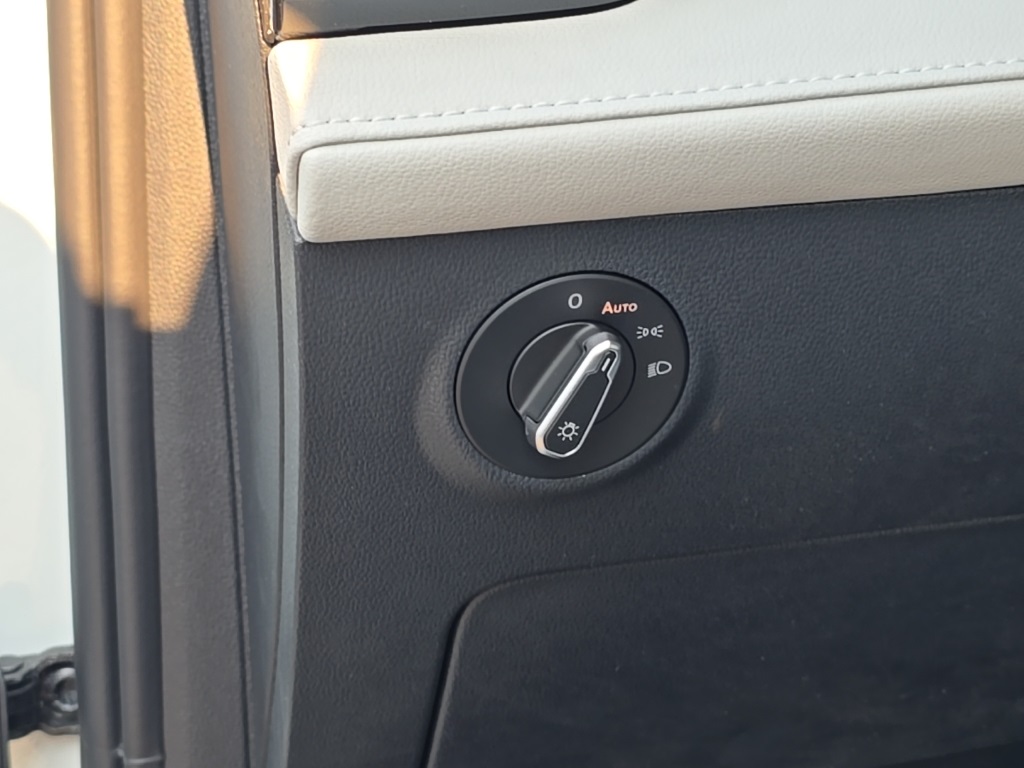 2025 Volkswagen Taos S photo 9