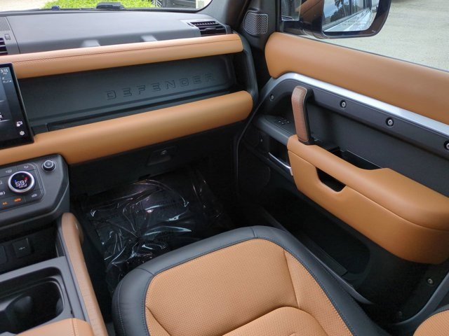 2023 Land Rover Defender 110 photo 12