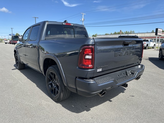 2025 Ram 1500 Laramie photo 3