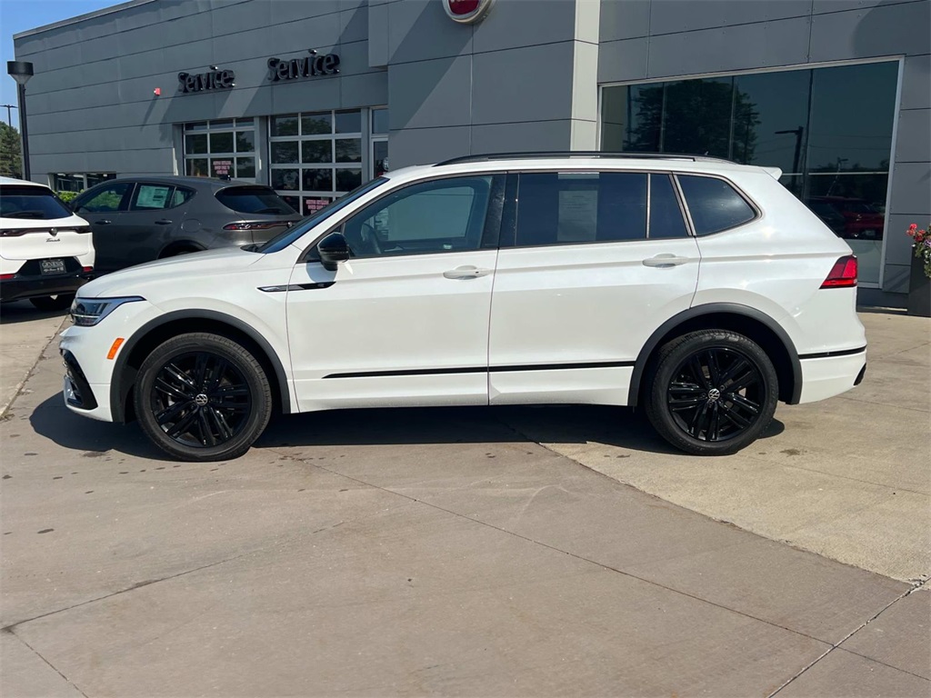 2022 Volkswagen Tiguan SE R-Line Black photo 2