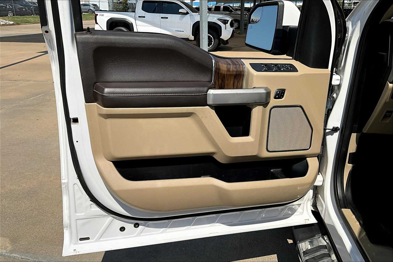 2012 Toyota Tundra CrewMax photo 23
