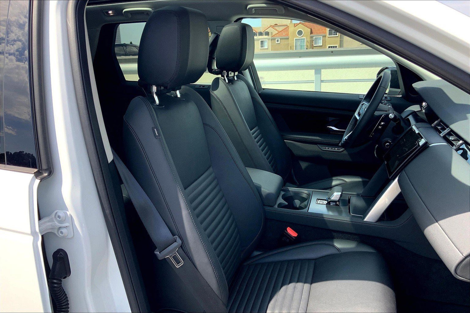 2024 Land Rover Discovery Sport S photo 6