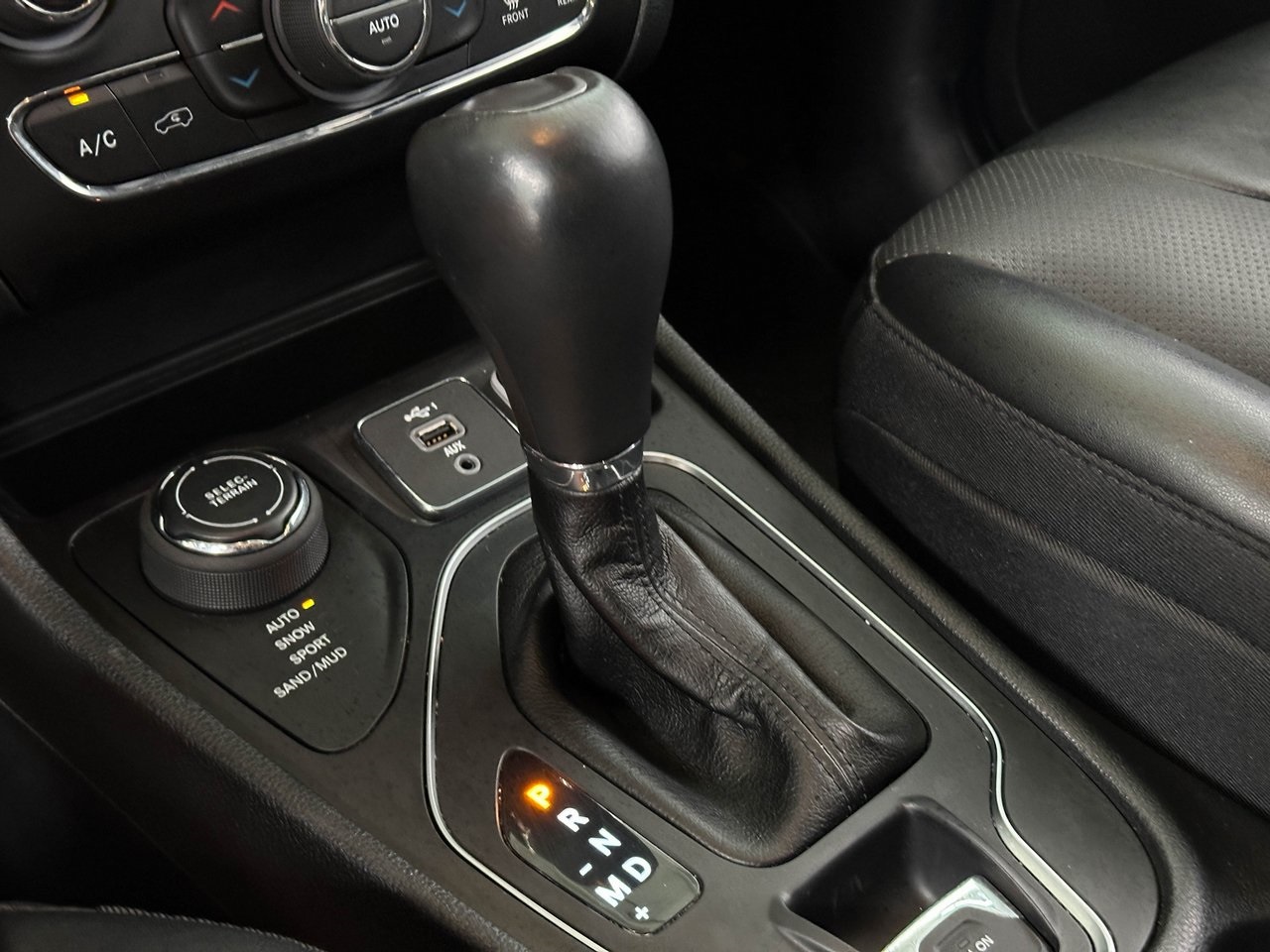 2022 Jeep Cherokee Latitude Lux photo 26