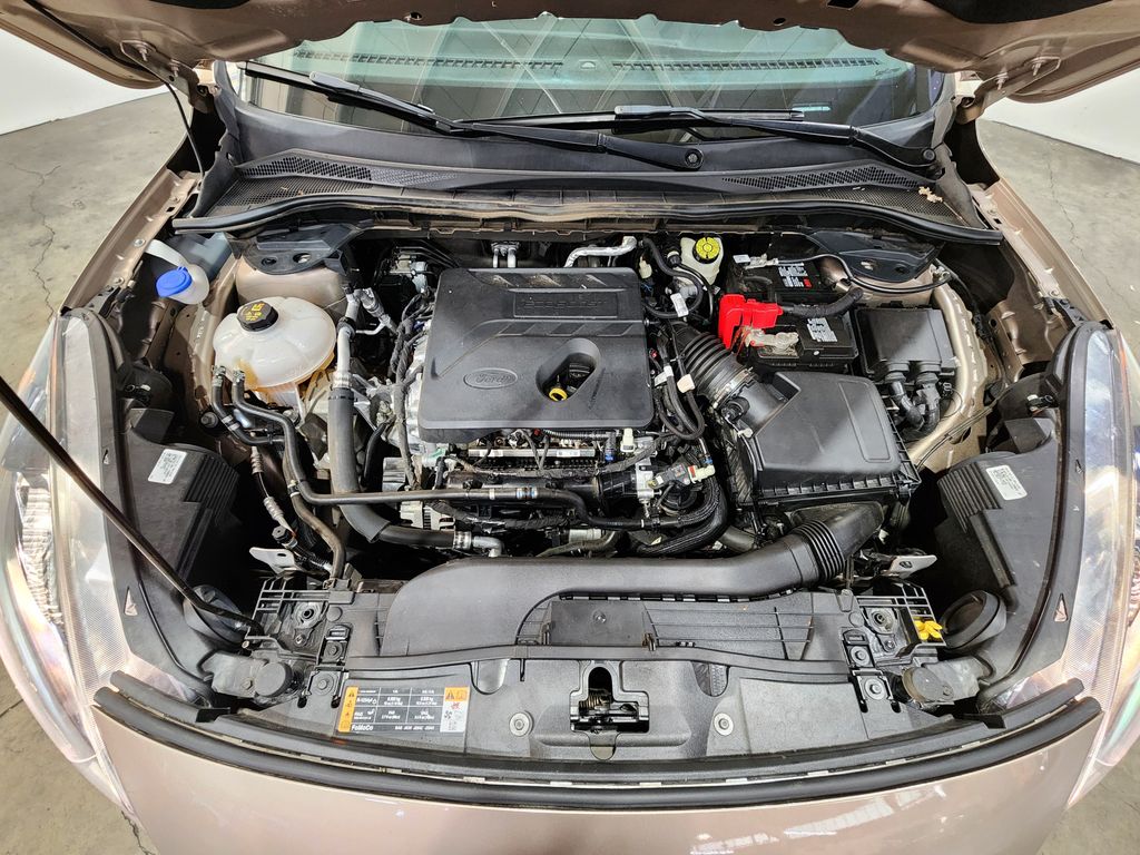 2020 Ford Escape SE photo 2
