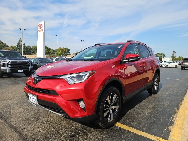 2017 Toyota RAV4 XLE photo 4