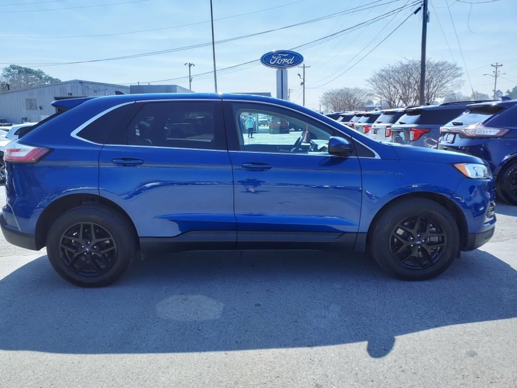 2021 Ford Edge SEL photo 4