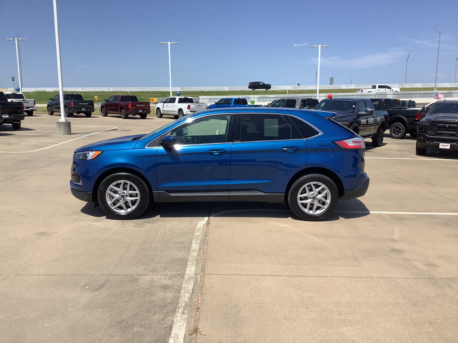 2024 Ford Edge SEL photo 8