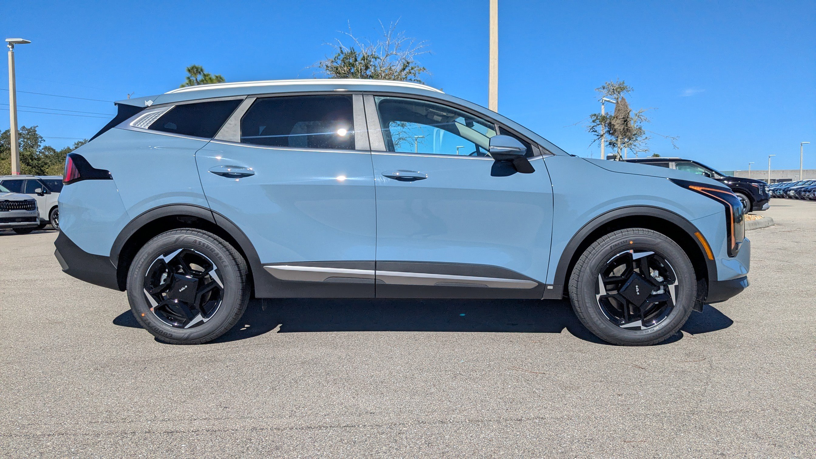 2026 Kia Sportage Hybrid EX photo 3