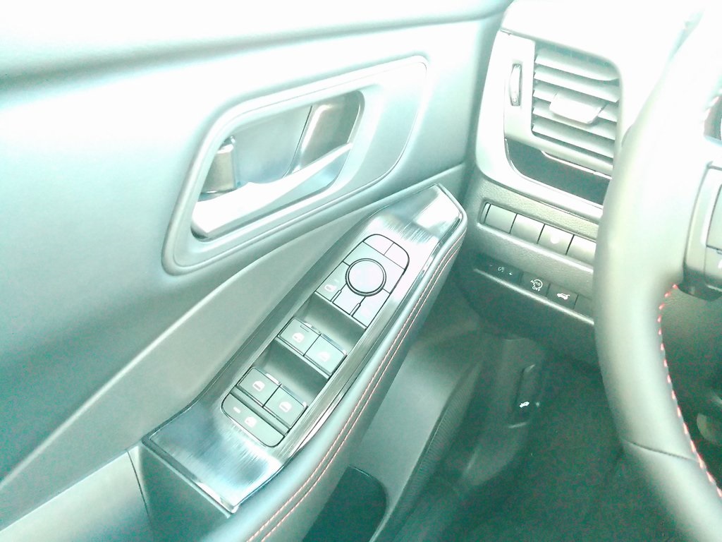 2026 Nissan Rogue SV photo 35