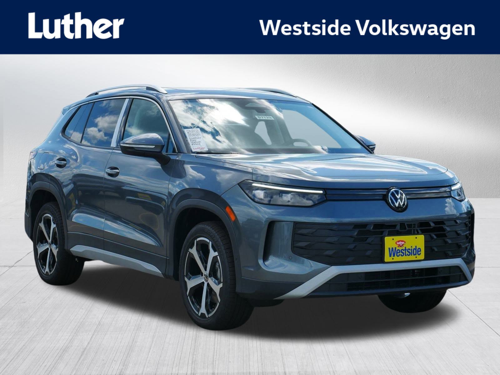 2025 Volkswagen Tiguan SE's photo