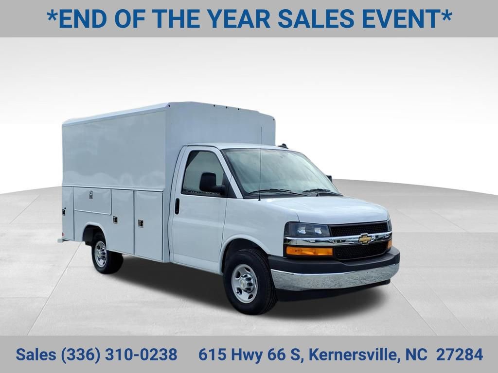 2025 Chevrolet Express Cutaway Base's photo