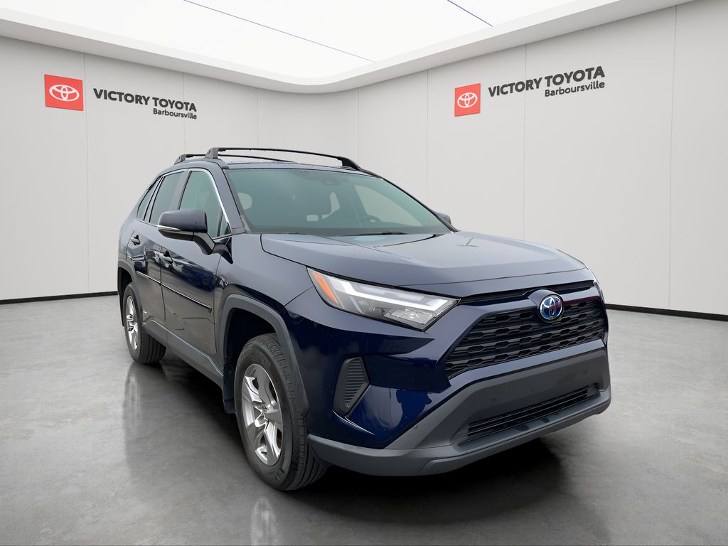 2023 Toyota RAV4 XLE's photo
