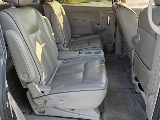 2014 Nissan Quest SV photo 13