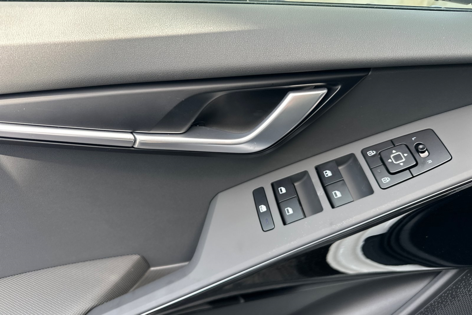 2025 Kia Niro EX photo 7