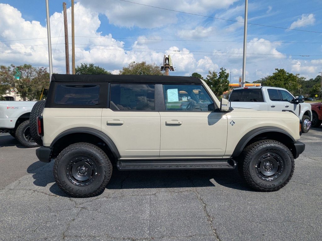 2025 Ford Bronco Outer Banks photo 3