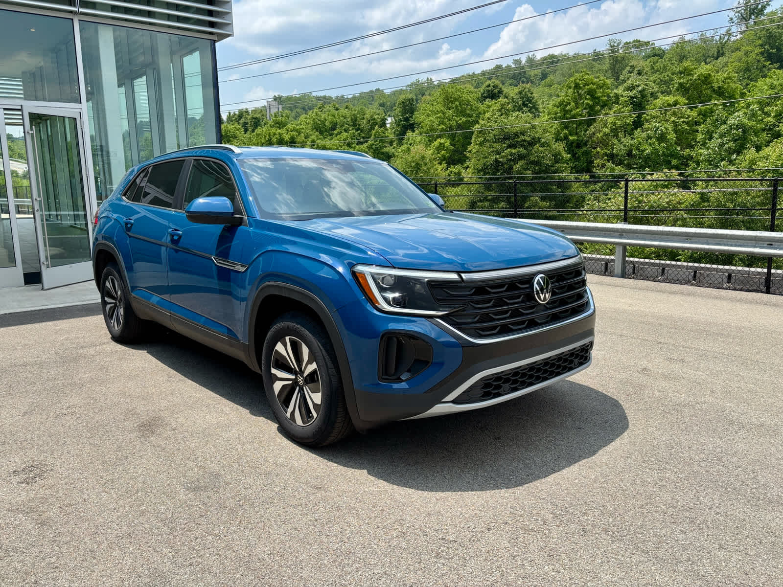 2025 Volkswagen Atlas Cross Sport SE photo 4